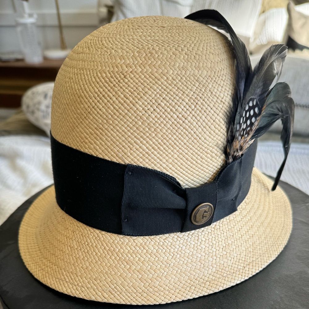 Beautiful vintage Ladies Goorin Bros hat with feather